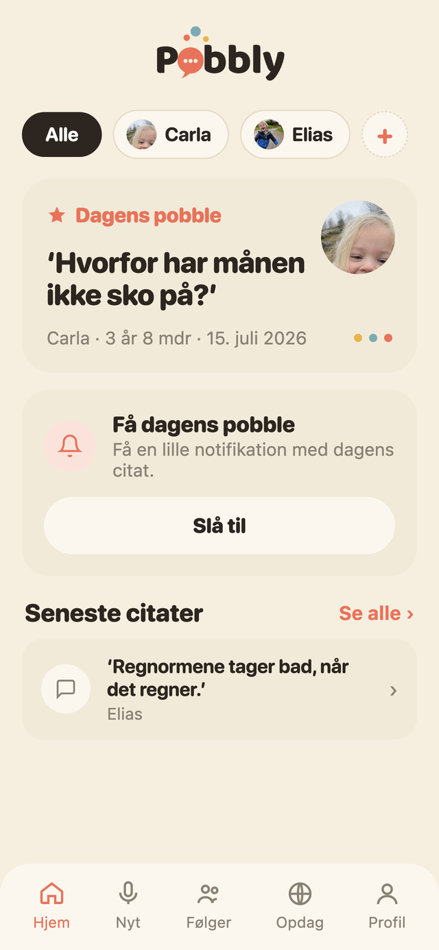 Forsiden i Pobbly: Carla og Elias kan vælges øverst, dagens pobble er Carlas 'Hvorfor har månen ikke sko på?', og nedenunder står de seneste citater.