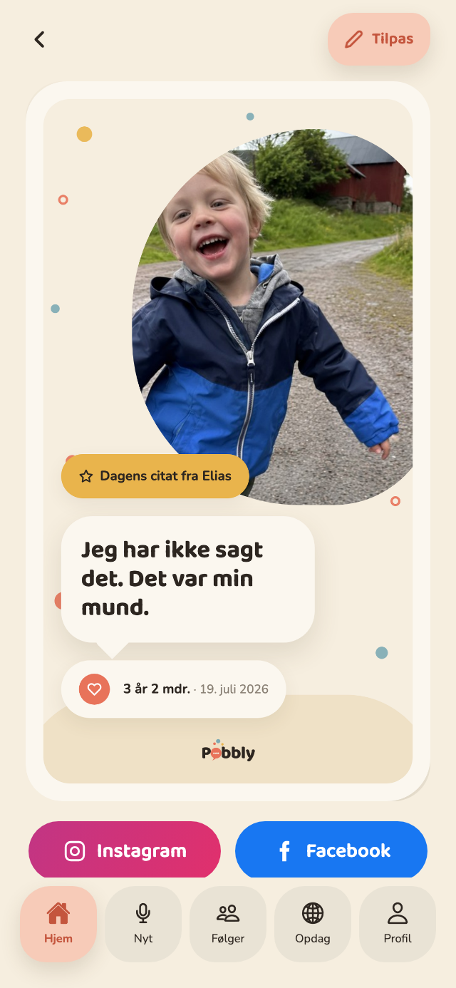Et delekort i Pobbly på en iPhone: et rundt foto af Elias over en stor taleboble med citatet 'Traktoren har også en mor.', hans alder og dato, og knapper til at dele på Instagram og Facebook.